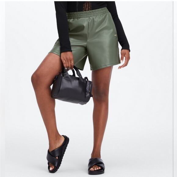 Fabletics Women’s Vegan Leather High Waisted Shorts Size Large Athletic Green - Picture 1 of 11